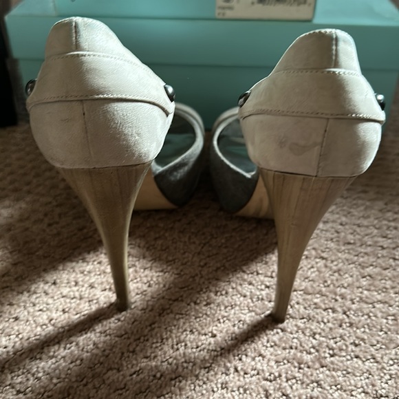Marciano grey corduroy / suede peep toe platform heel sandals sz 6 - Picture 5 of 8